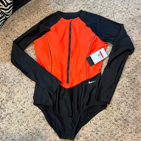 Nike Women’s Hydrolock Sculpt Solid Swimsuit - Picture 1 of 10